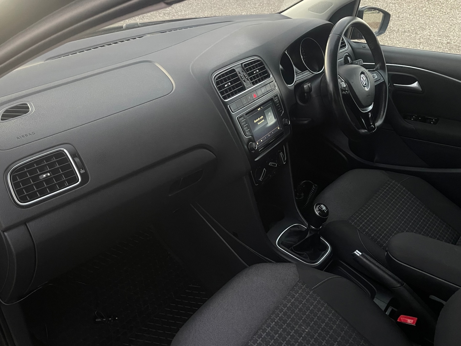 Used Volkswagen Polo 2015 for sale - 76041664: Photo 24