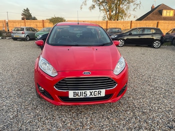 Used Ford Fiesta 2015 for sale - 76058324: Photo 2