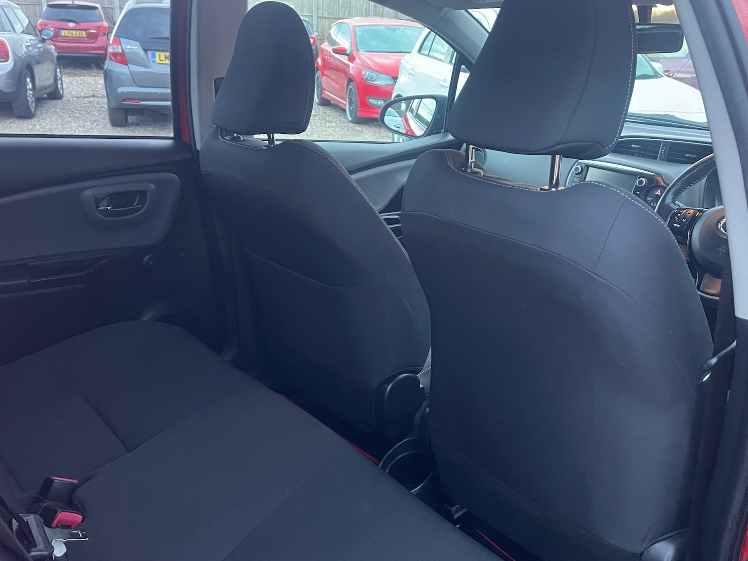 Used Toyota Yaris 2016 for sale - 77357204: Photo 33