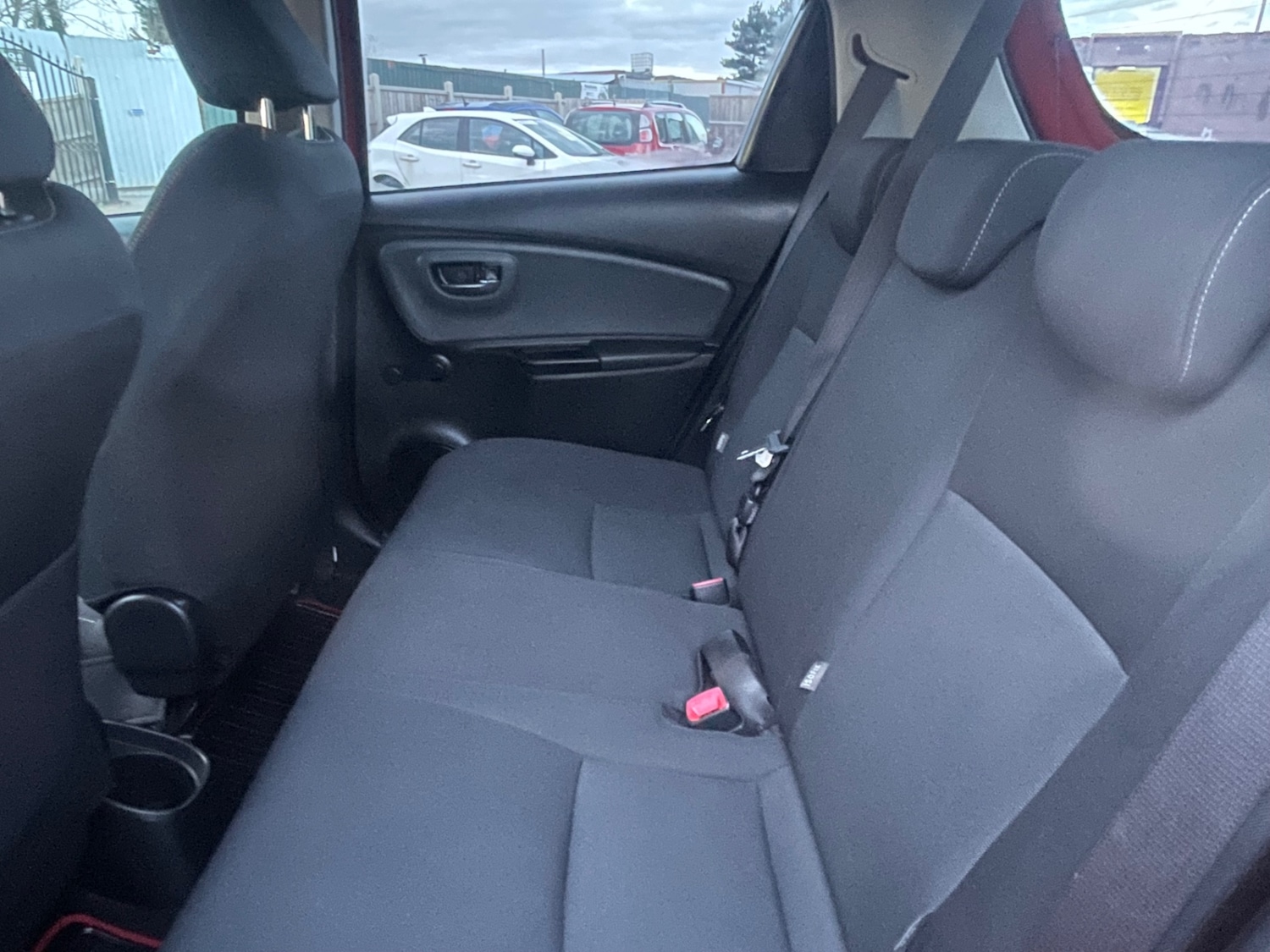 Used Toyota Yaris 2016 for sale - 77357204: Photo 36