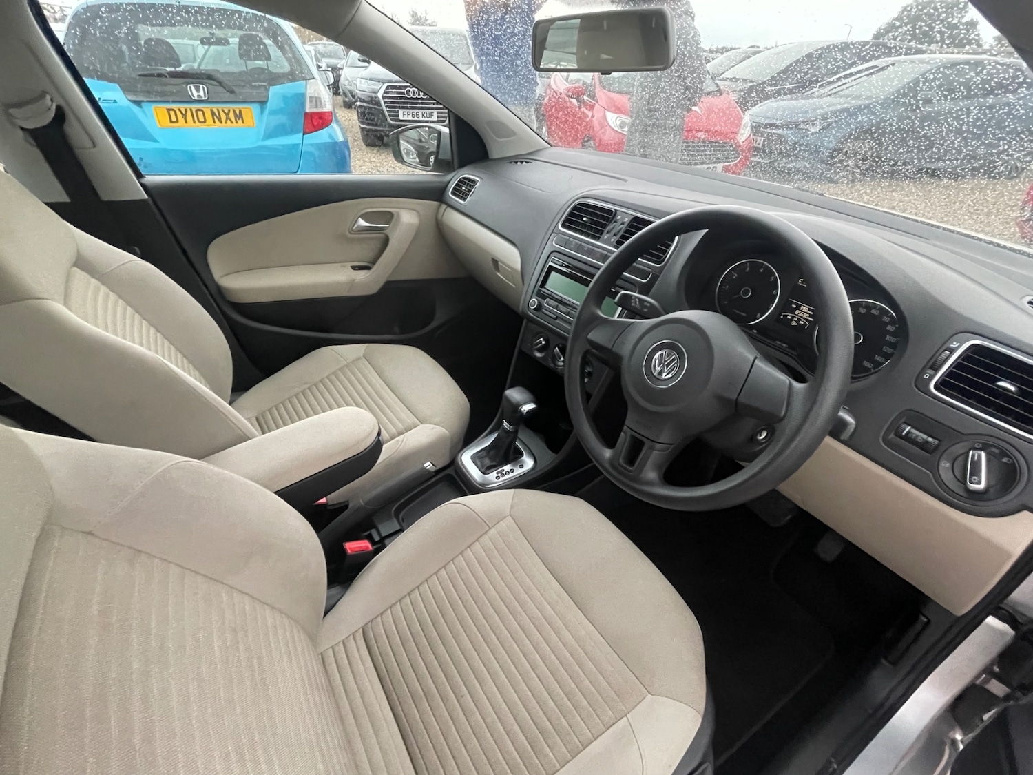 Used Volkswagen Polo 2010 for sale - 76082801: Photo 12