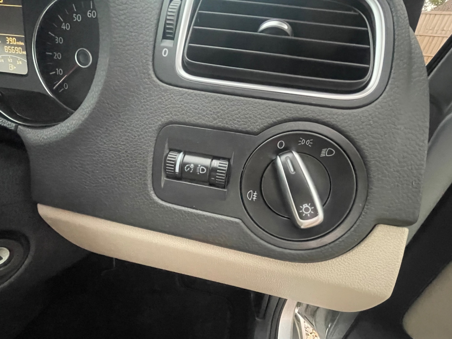 Used Volkswagen Polo 2010 for sale - 76082801: Photo 15