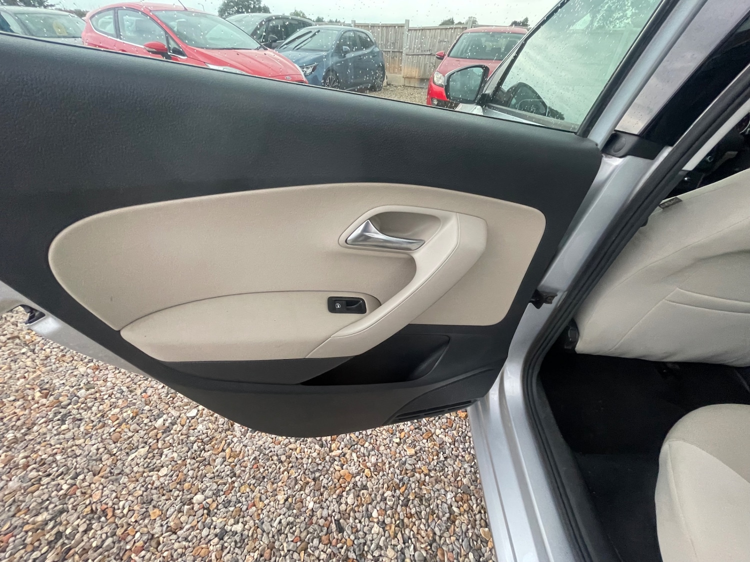 Used Volkswagen Polo 2010 for sale - 76082801: Photo 24