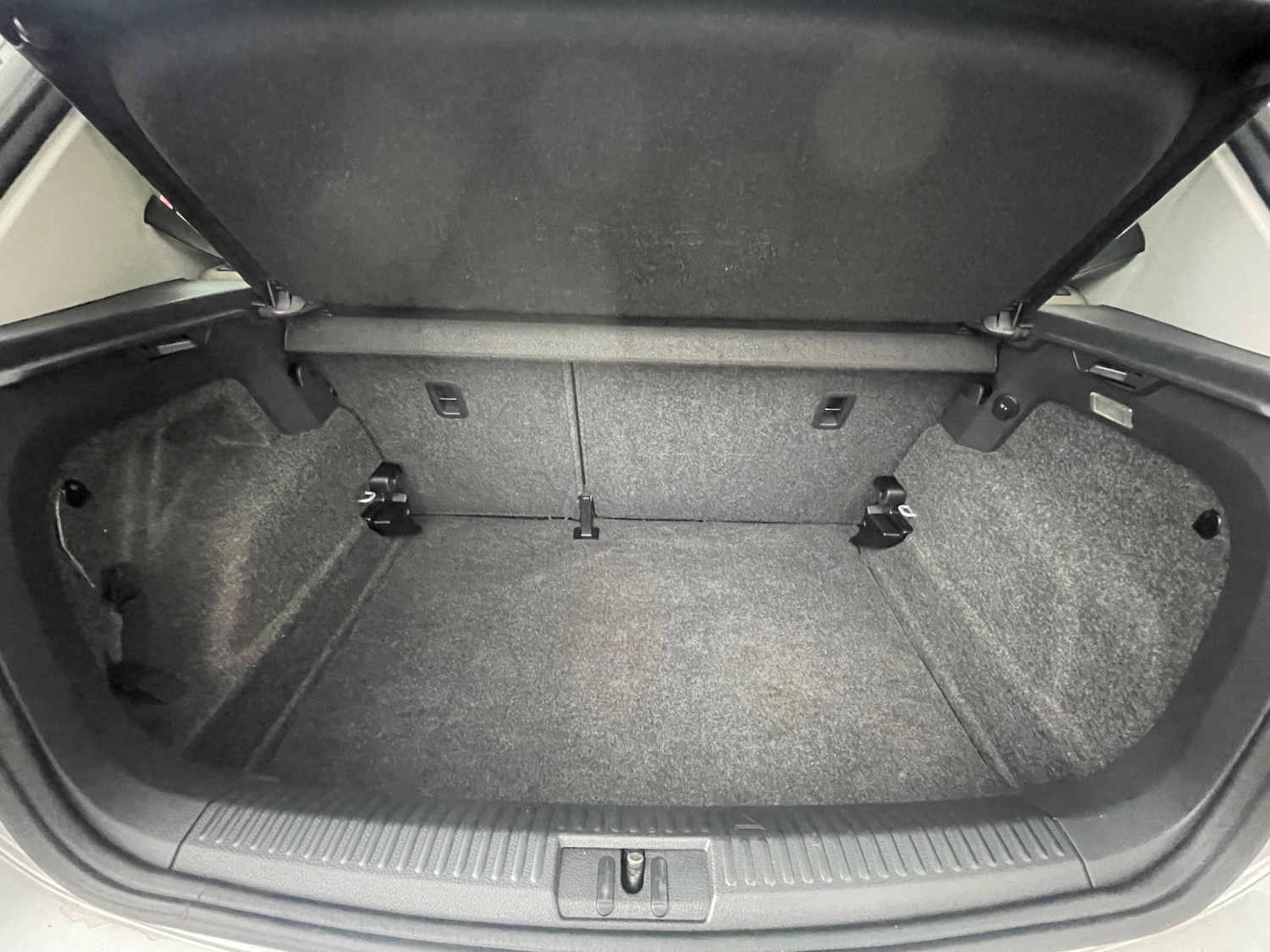 Used Volkswagen Polo 2010 for sale - 76082801: Photo 26