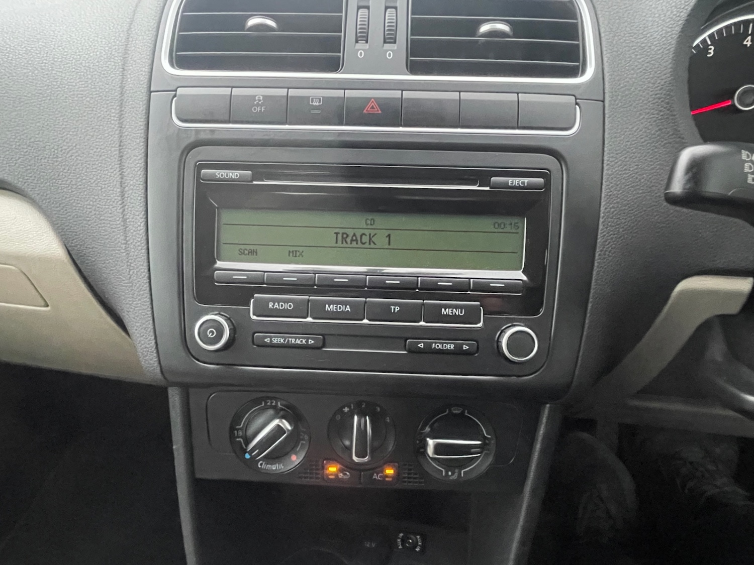 Used Volkswagen Polo 2010 for sale - 76082801: Photo 30