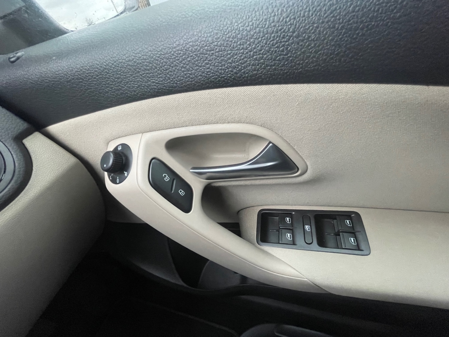 Used Volkswagen Polo 2010 for sale - 76082801: Photo 32