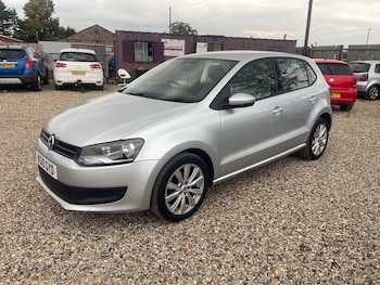 Used Volkswagen Polo 2010 for sale - 76082801: Photo