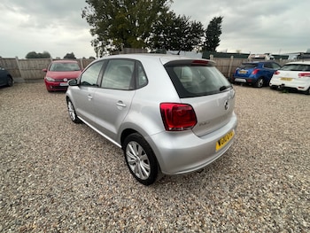 Used Volkswagen Polo 2010 for sale - 76082801: Photo