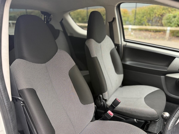 Used Toyota AYGO 2013 for sale - 76256831: Photo 13
