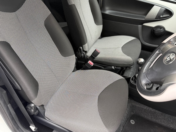 Used Toyota AYGO 2013 for sale - 76256831: Photo 14