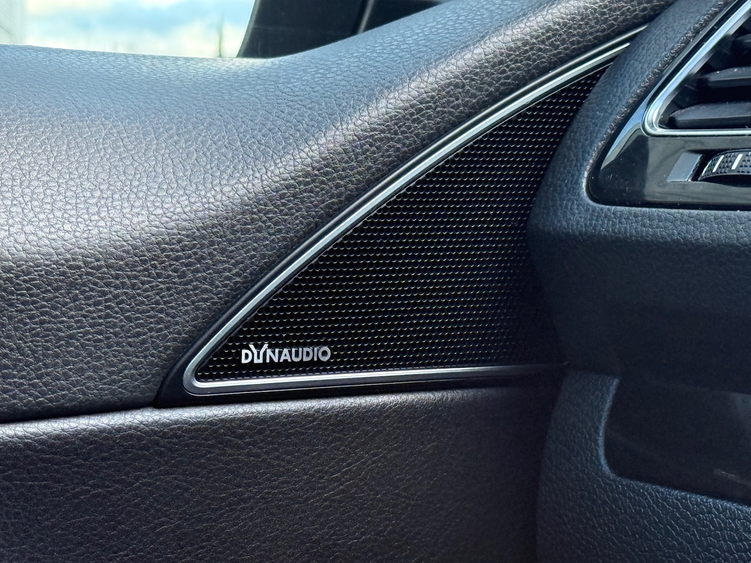 Used Volkswagen Scirocco 2016 for sale - 77242264: Photo 15