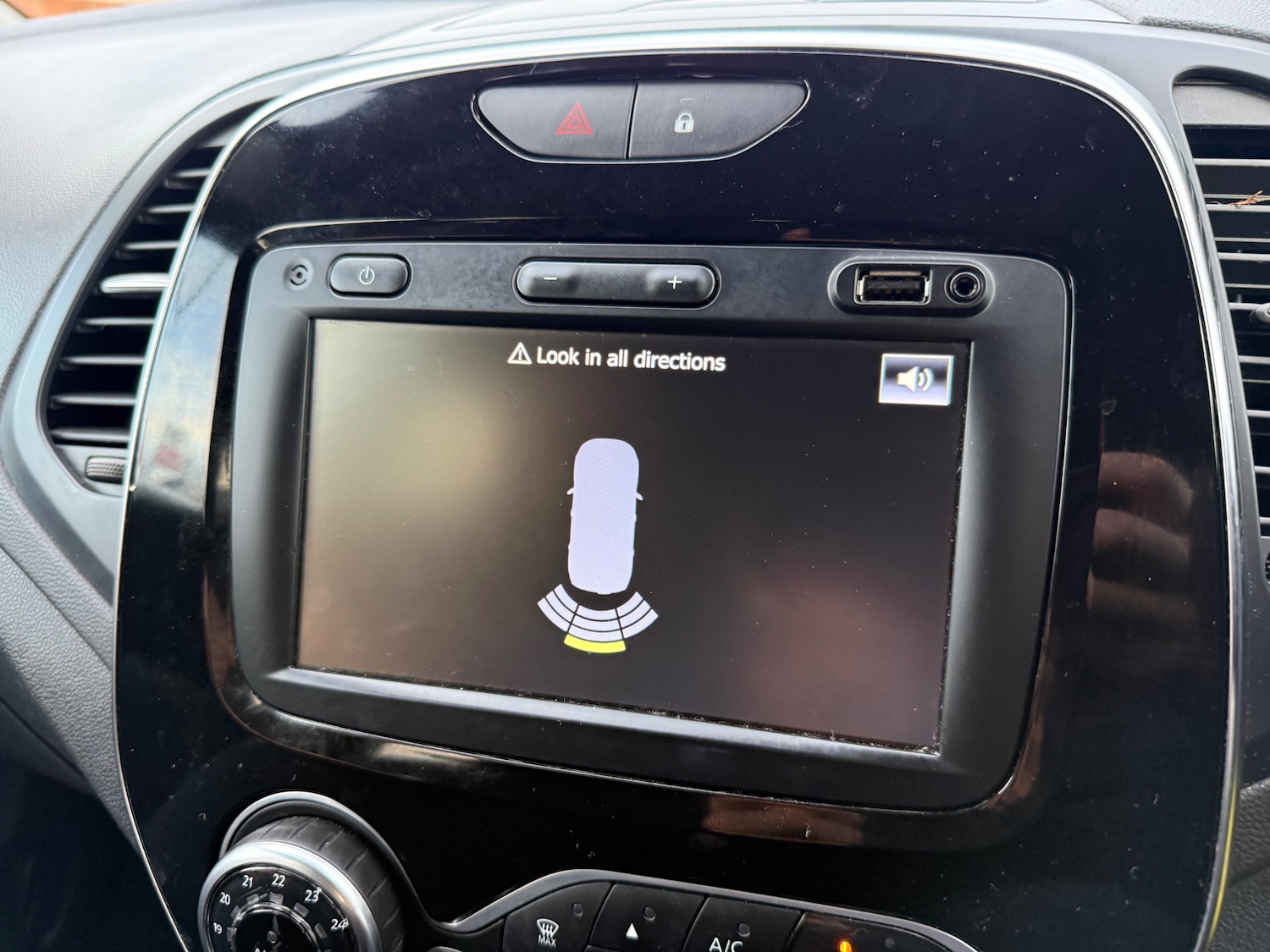 Used Renault Captur 2019 for sale - 76942302: Photo 23