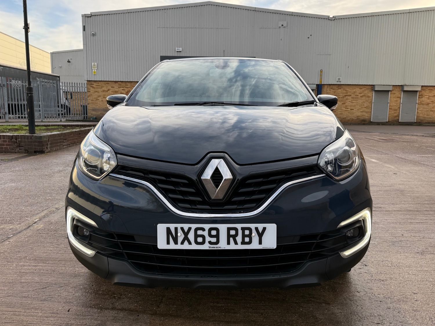 Used Renault Captur 2019 for sale - 76942302: Photo 3