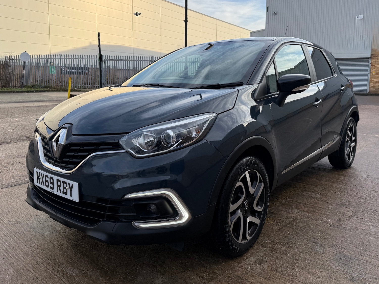 Used Renault Captur 2019 for sale - 76942302: Photo 4