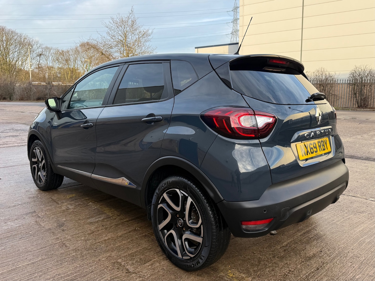 Used Renault Captur 2019 for sale - 76942302: Photo 8