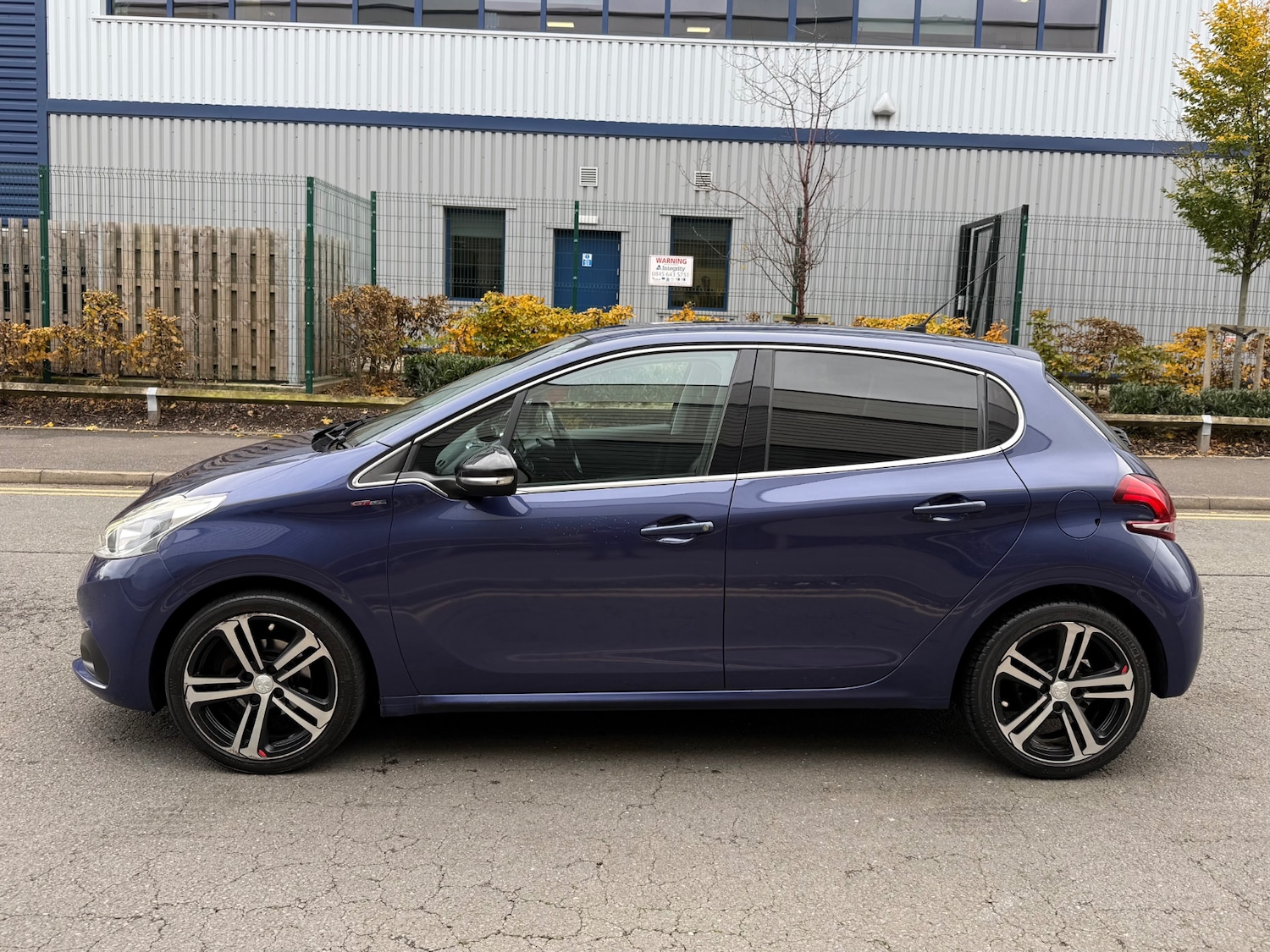 Used Peugeot 208 2017 for sale - 76498412: Photo 6