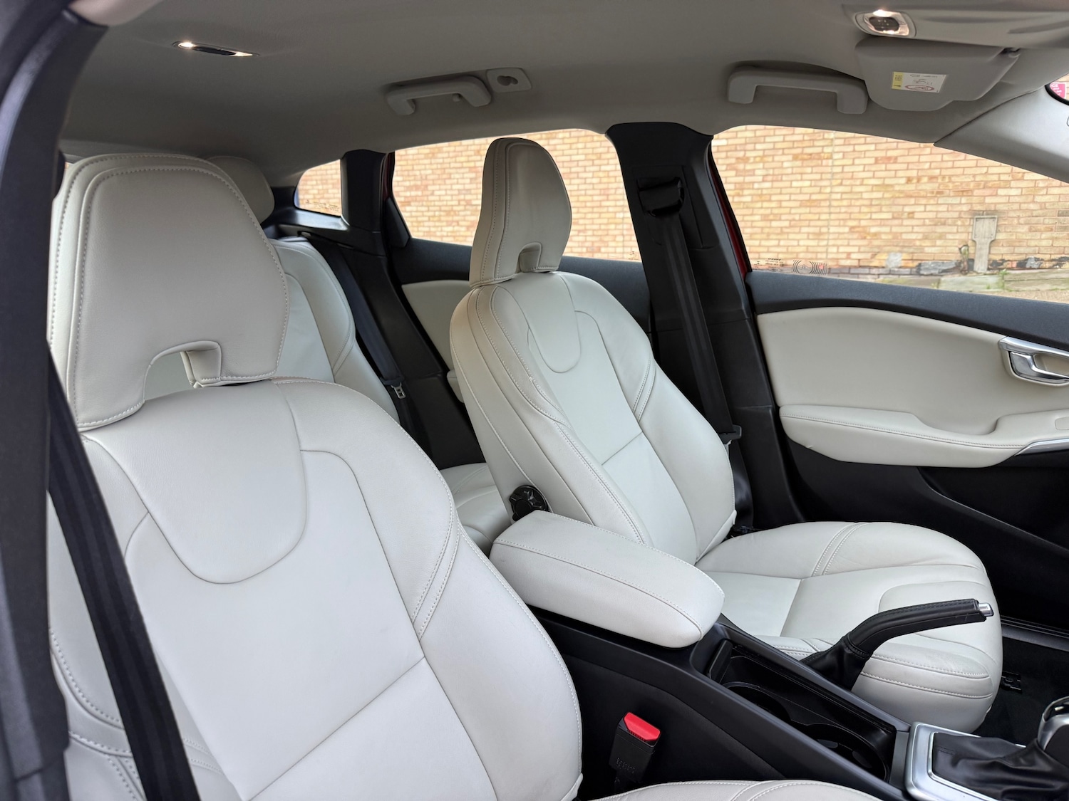 Used Volvo V40 2018 for sale - 76942305: Photo 10