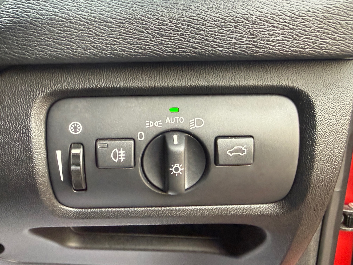 Used Volvo V40 2018 for sale - 76942305: Photo 12