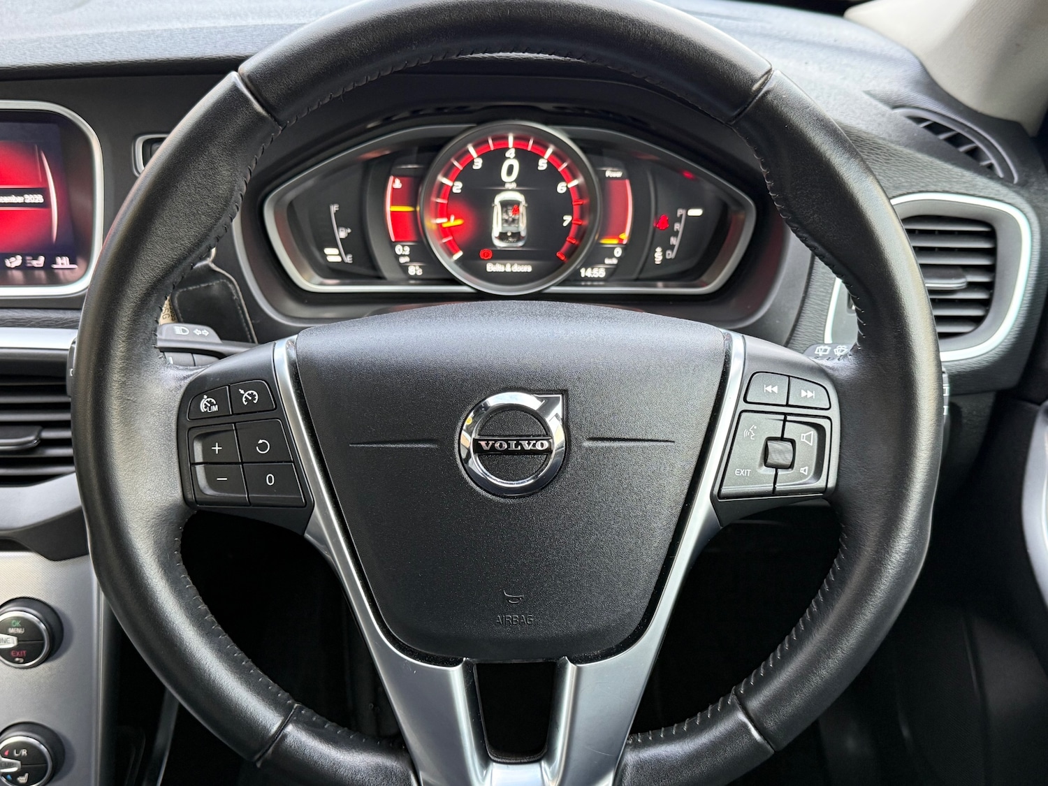 Used Volvo V40 2018 for sale - 76942305: Photo 14