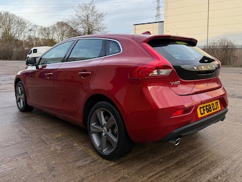 Used Volvo V40 2018 for sale - 76942305: Photo