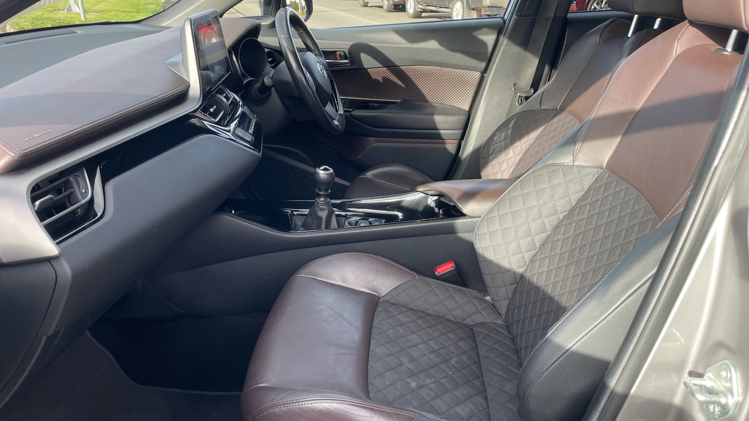 Used Toyota C-HR 2017 for sale - 76352039: Photo 10