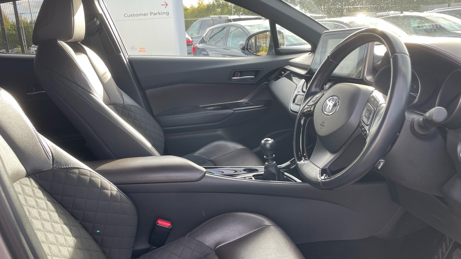 Used Toyota C-HR 2017 for sale - 76352039: Photo 11