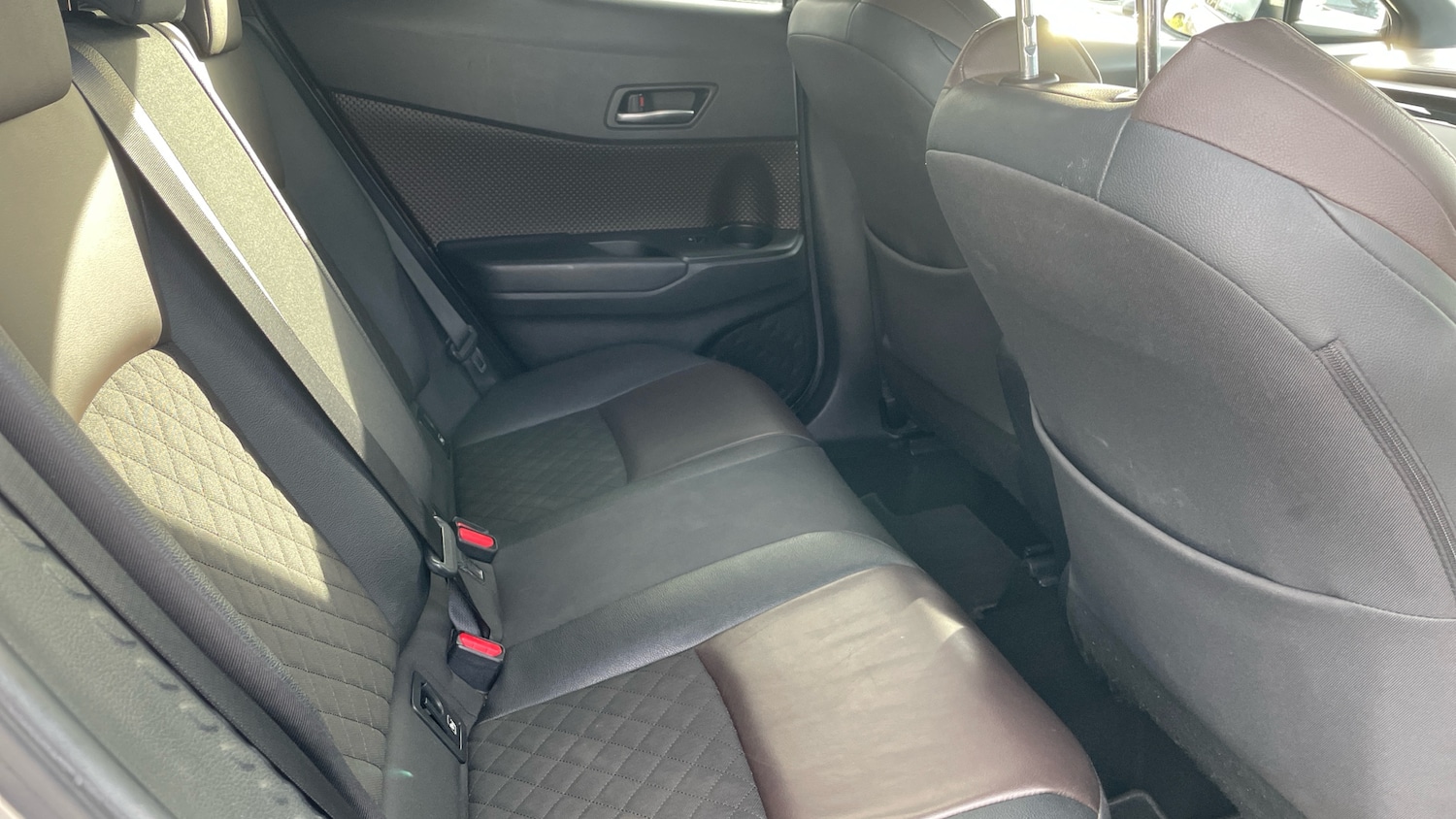 Used Toyota C-HR 2017 for sale - 76352039: Photo 12