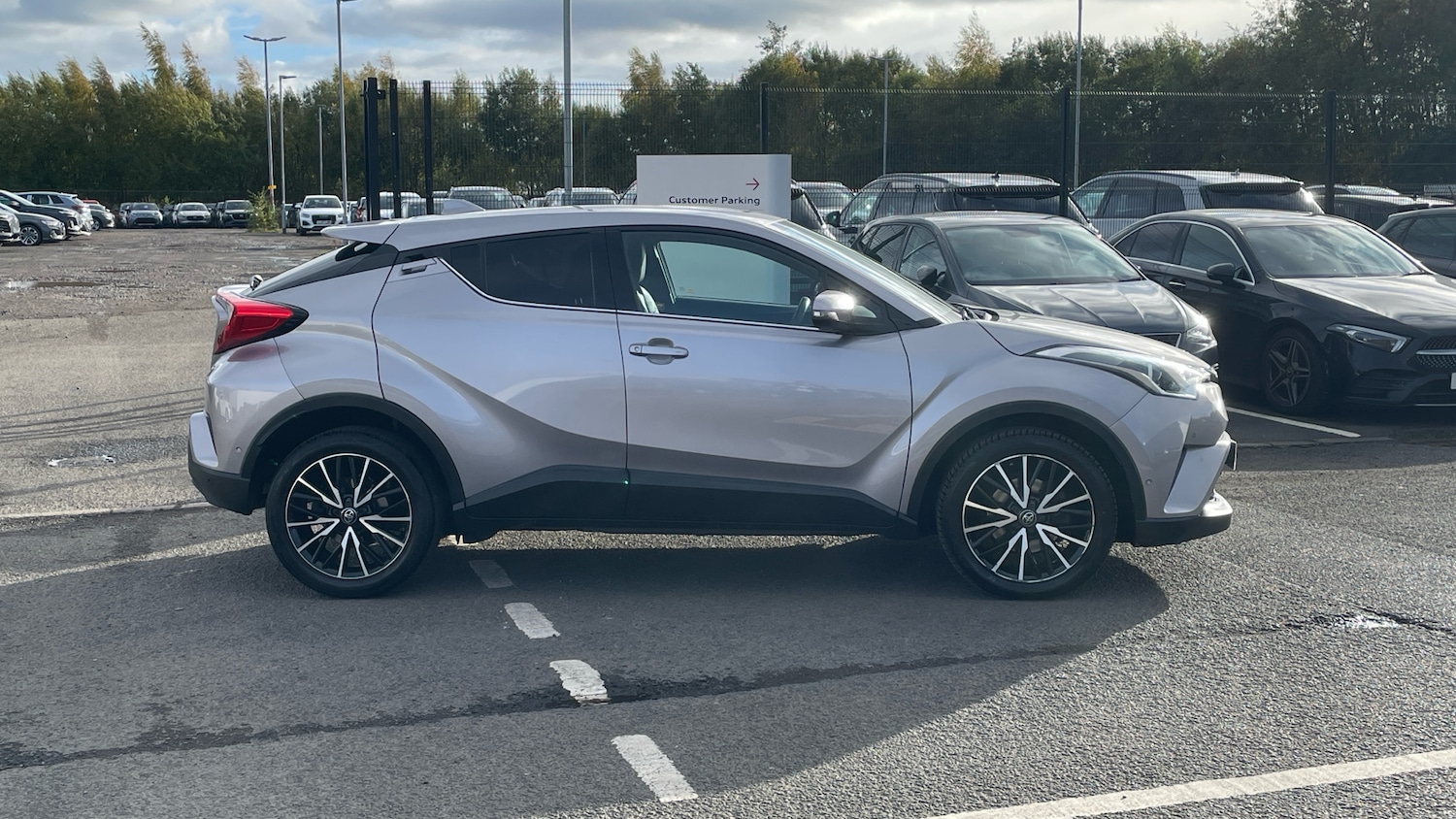 Used Toyota C-HR 2017 for sale - 76352039: Photo 16