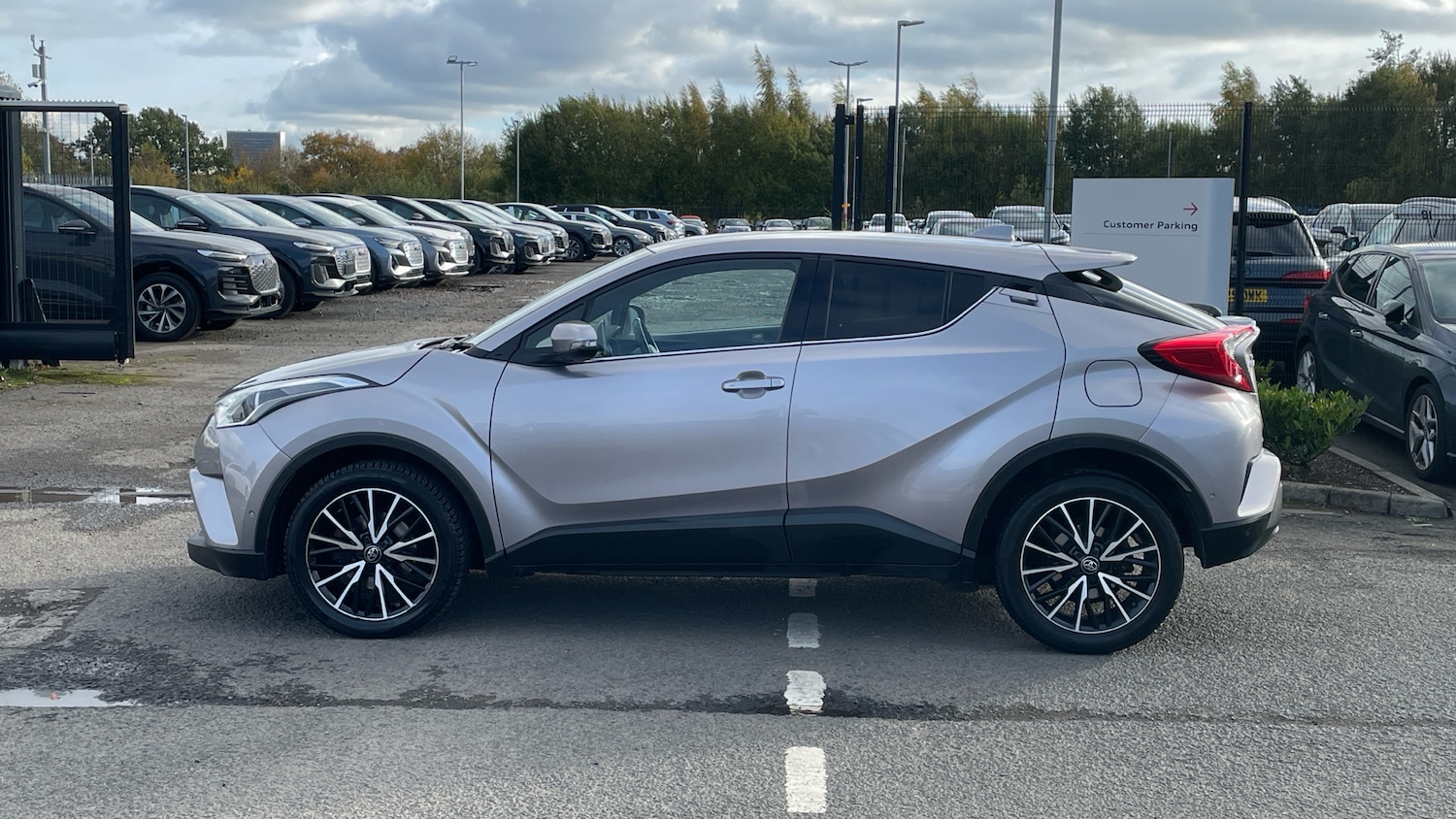 Used Toyota C-HR 2017 for sale - 76352039: Photo 17