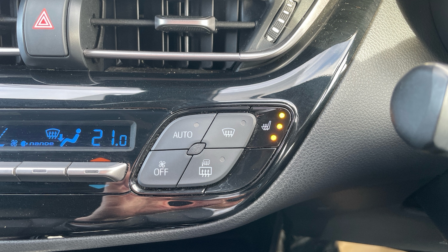 Used Toyota C-HR 2017 for sale - 76352039: Photo 33