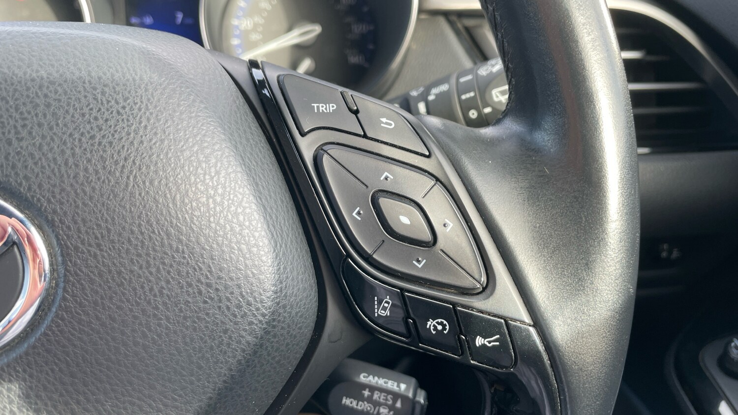 Used Toyota C-HR 2017 for sale - 76352039: Photo 36