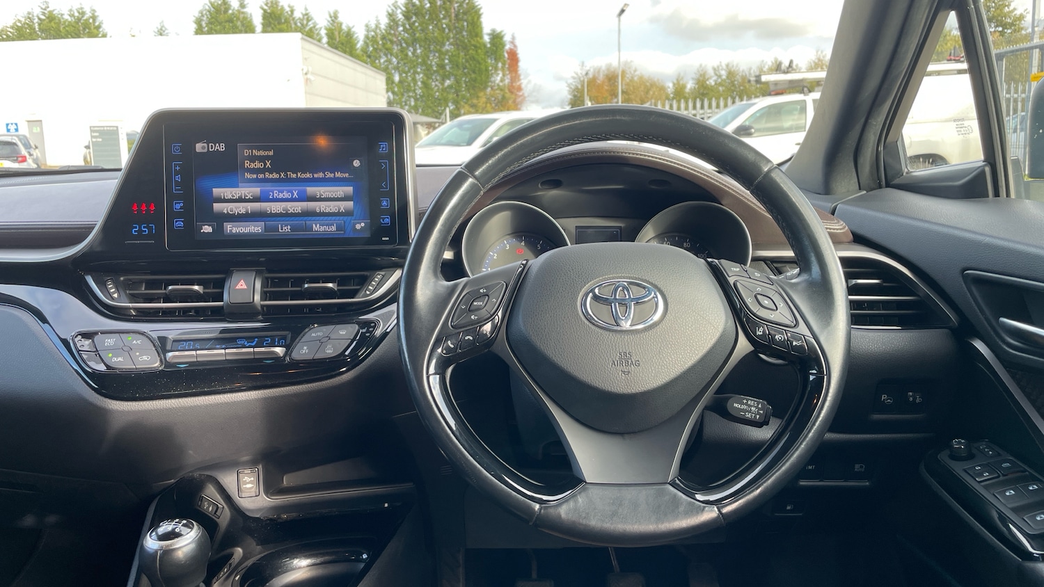 Used Toyota C-HR 2017 for sale - 76352039: Photo 6