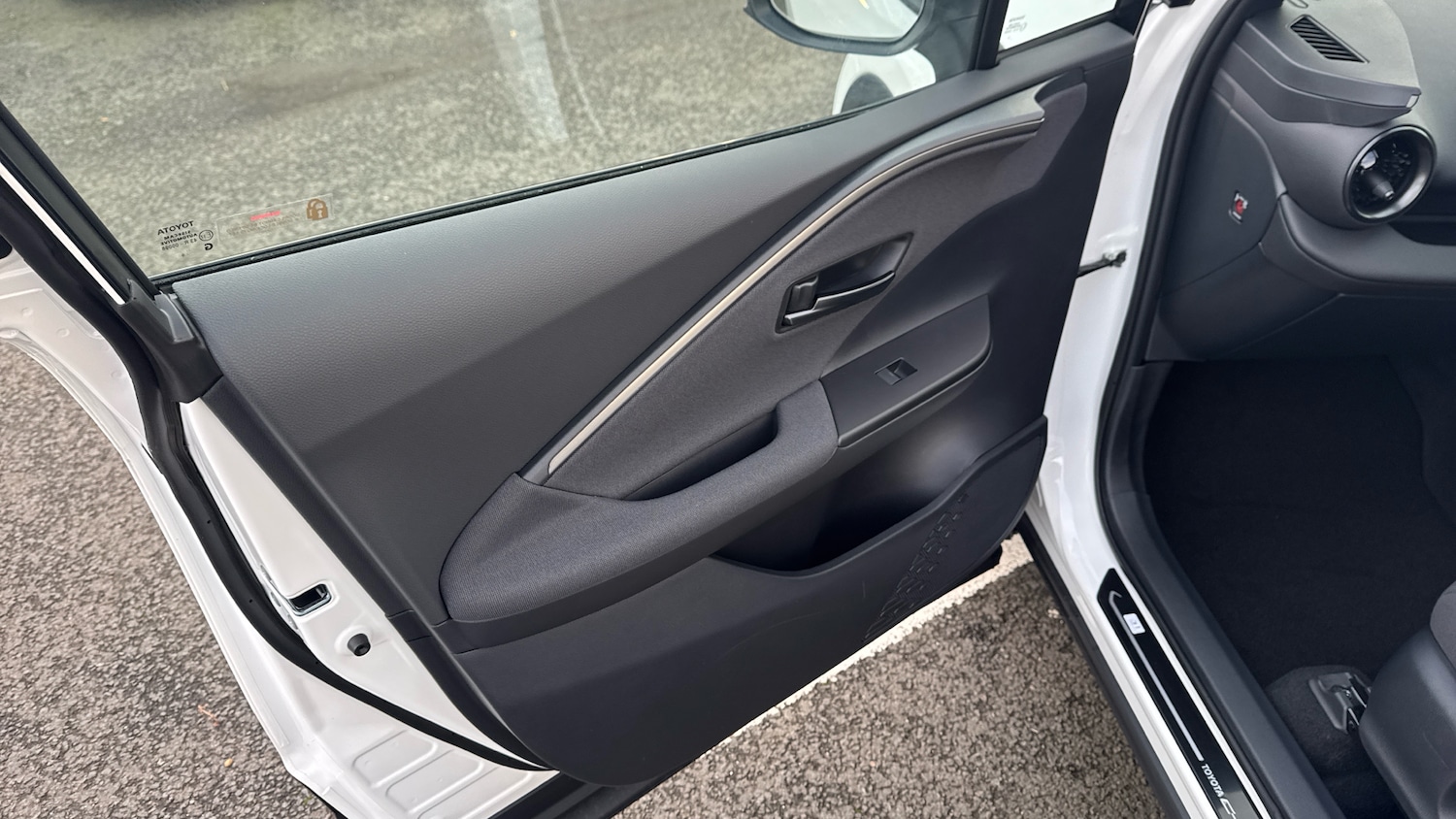 Used Toyota C-HR 2025 for sale - 77136830: Photo 33