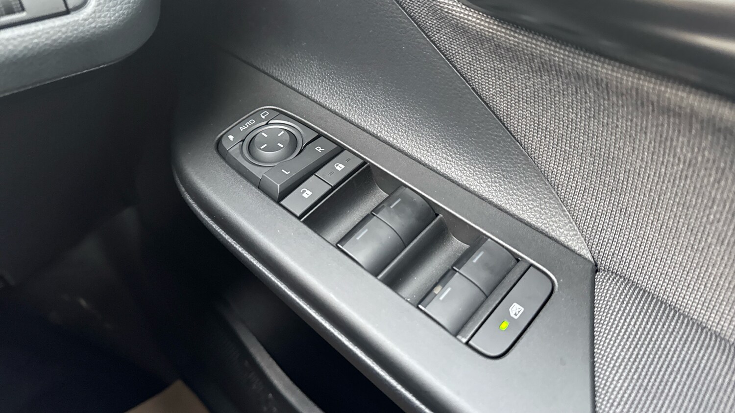 Used Toyota C-HR 2025 for sale - 77136830: Photo 42