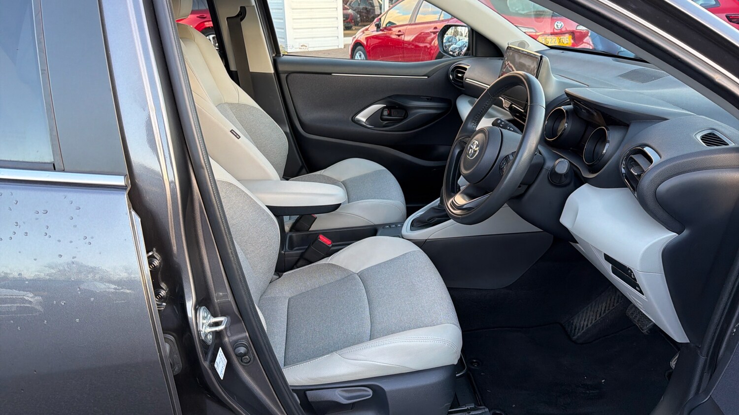 Used Toyota Yaris 2022 for sale - 77353475: Photo 11