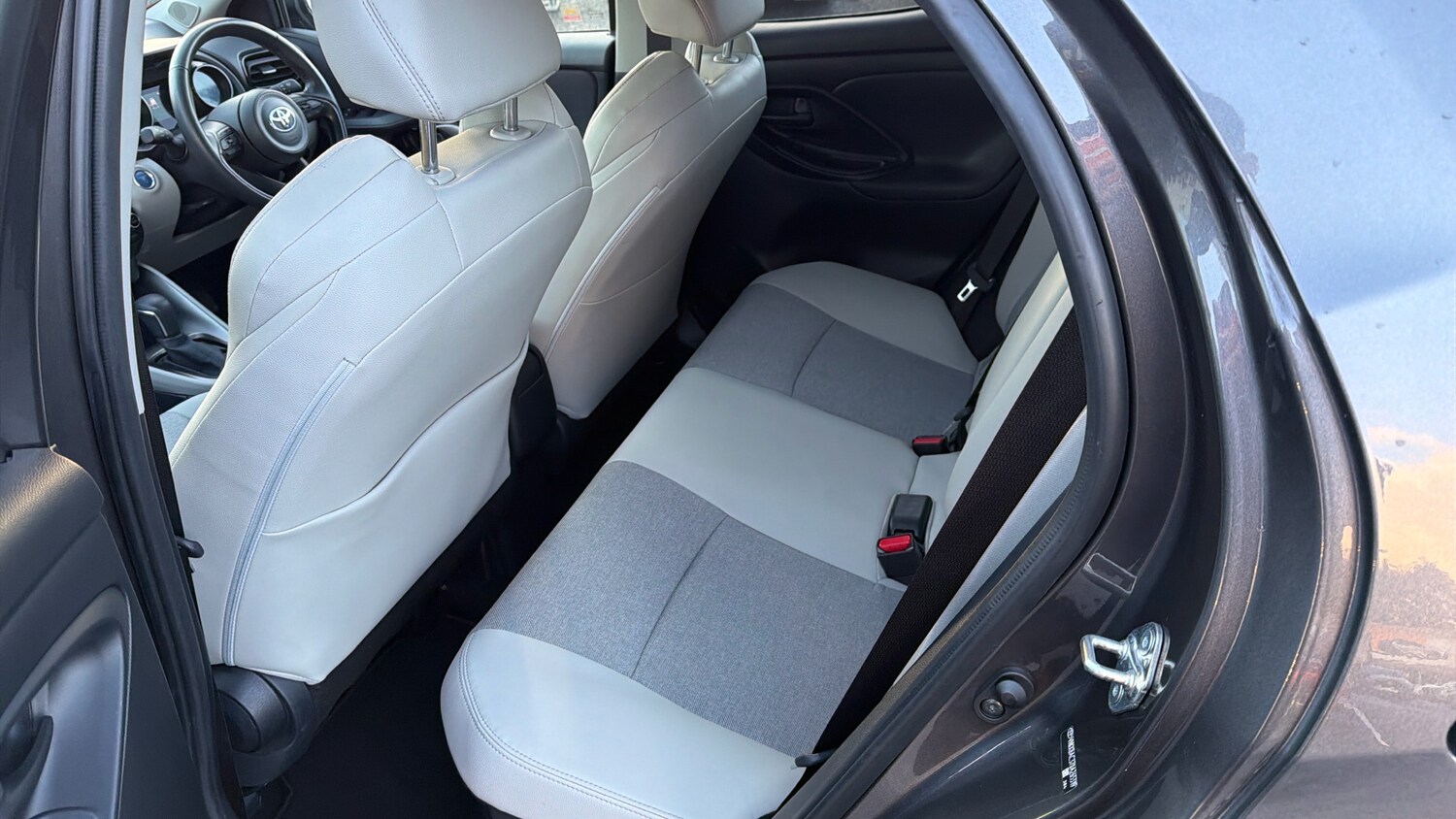 Used Toyota Yaris 2022 for sale - 77353475: Photo 13