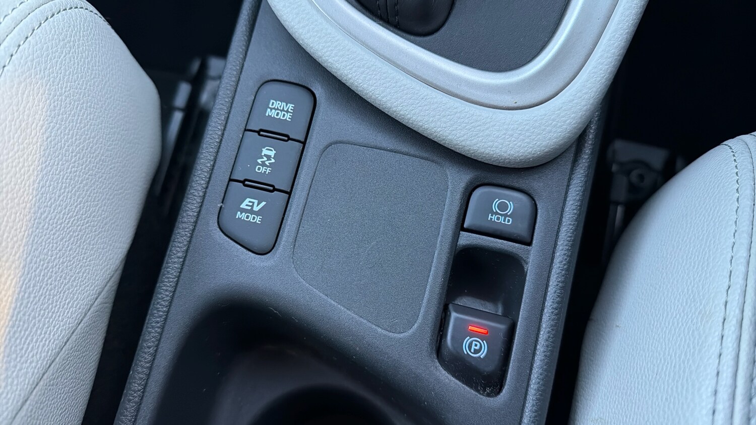 Used Toyota Yaris 2022 for sale - 77353475: Photo 45