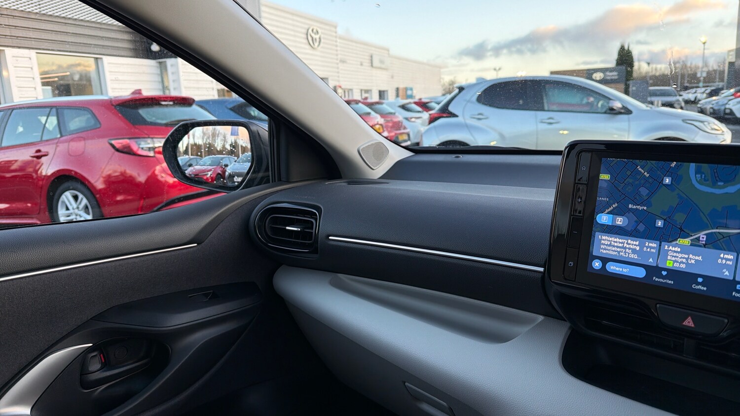 Used Toyota Yaris 2022 for sale - 77353475: Photo 47