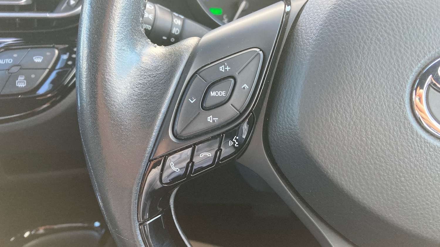 Used Toyota C-HR 2020 for sale - 76384209: Photo 24