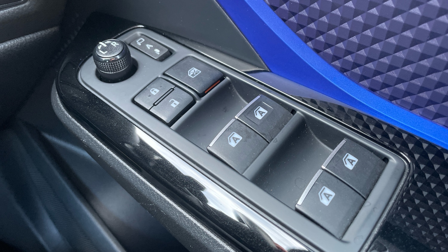 Used Toyota C-HR 2018 for sale - 77392537: Photo 42