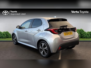 Used Toyota Yaris 2024 for sale - 77171024: Photo