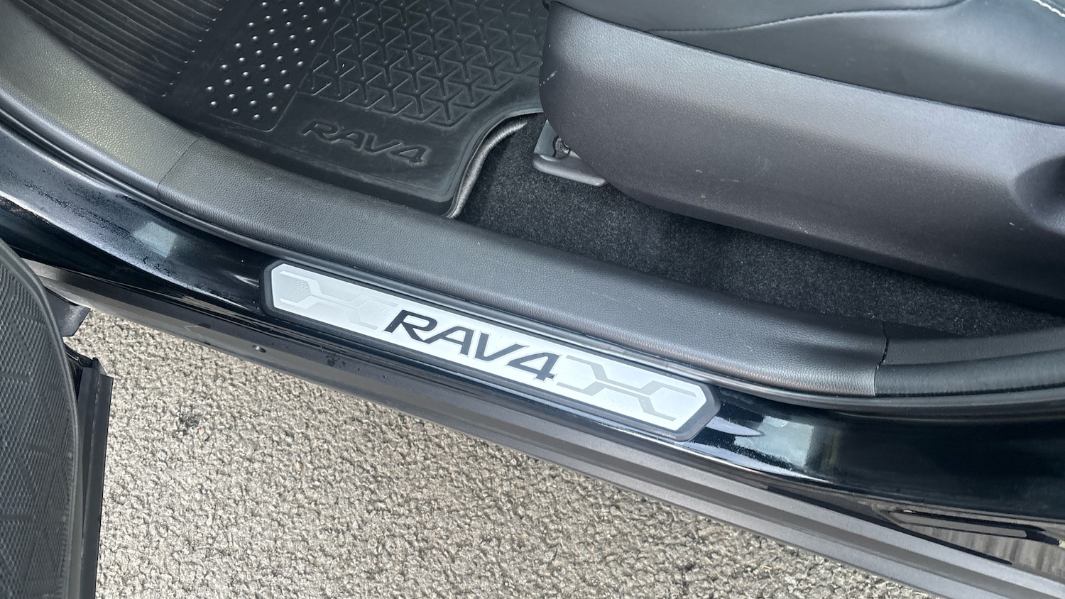 Used Toyota RAV4 2022 for sale - 76352384: Photo 31