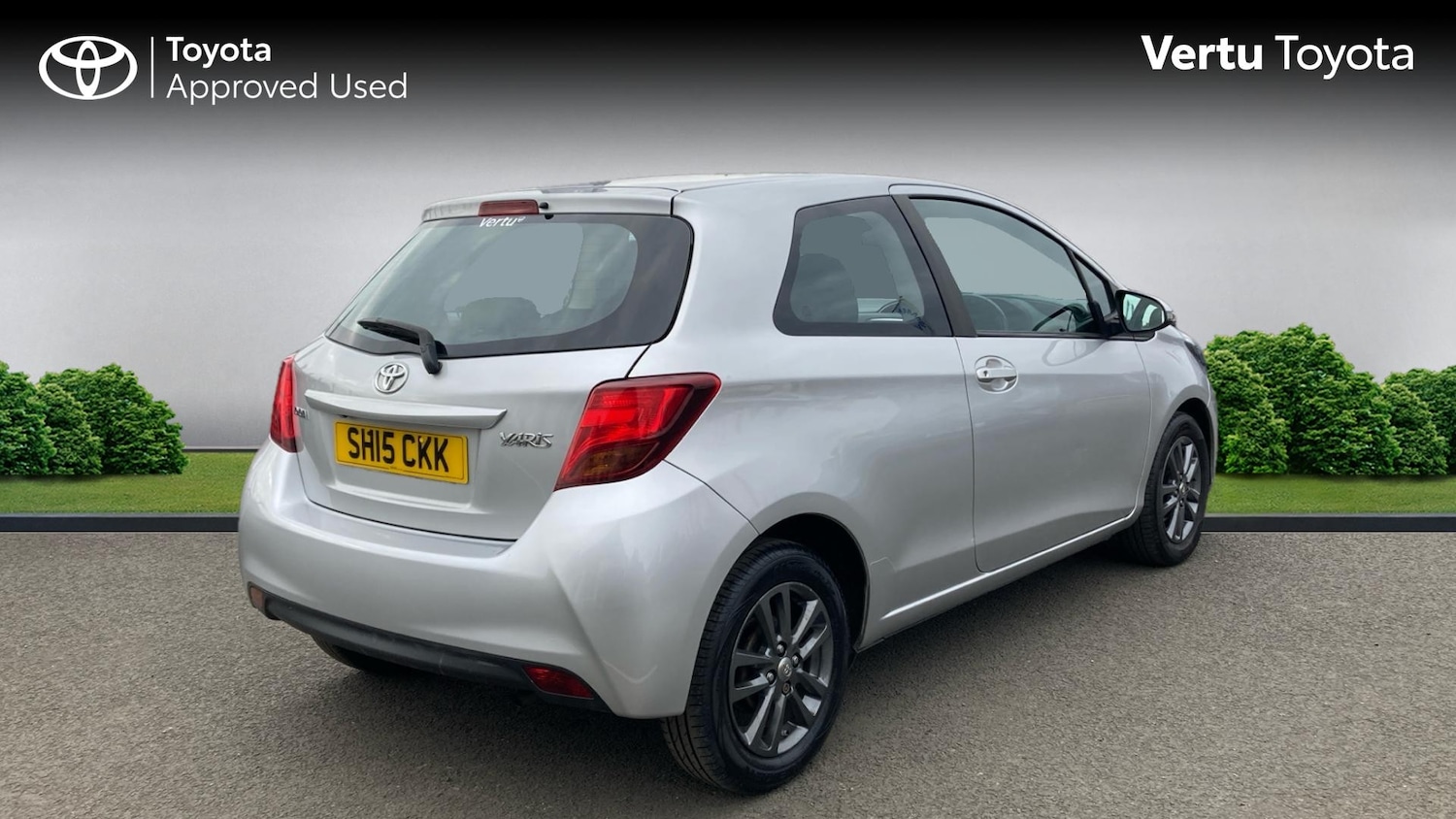 Used Toyota Yaris 2015 for sale - 76290495: Photo 2