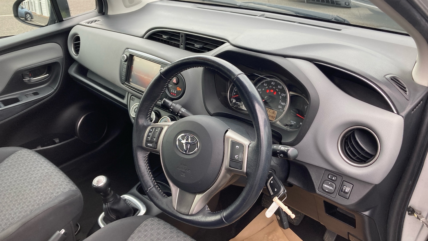 Used Toyota Yaris 2015 for sale - 76290495: Photo 24