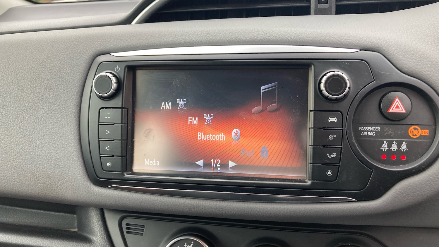 Used Toyota Yaris 2015 for sale - 76290495: Photo 28