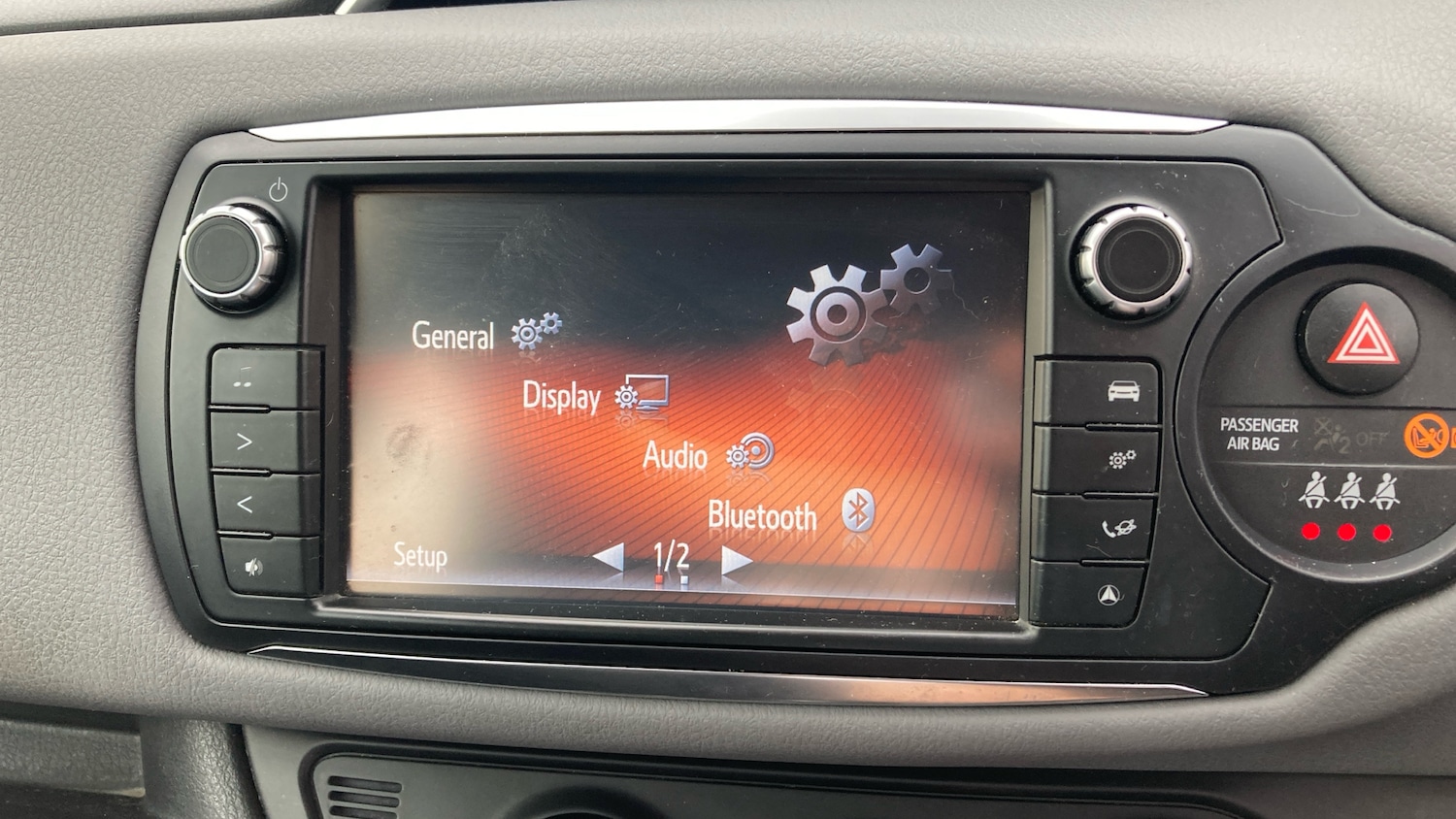 Used Toyota Yaris 2015 for sale - 76290495: Photo 29