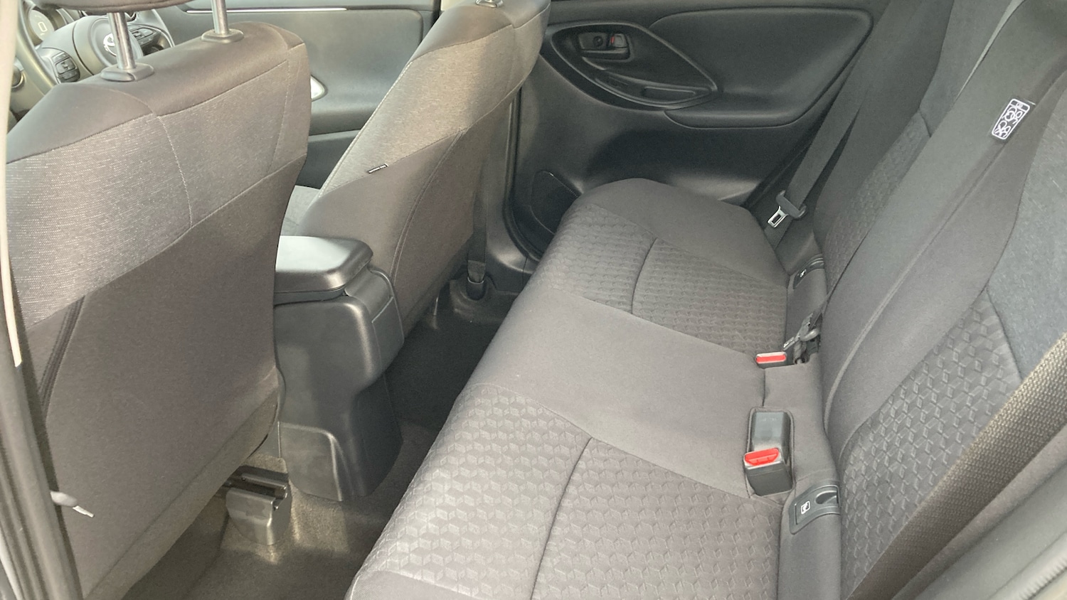 Used Toyota Yaris 2022 for sale - 77103994: Photo 42