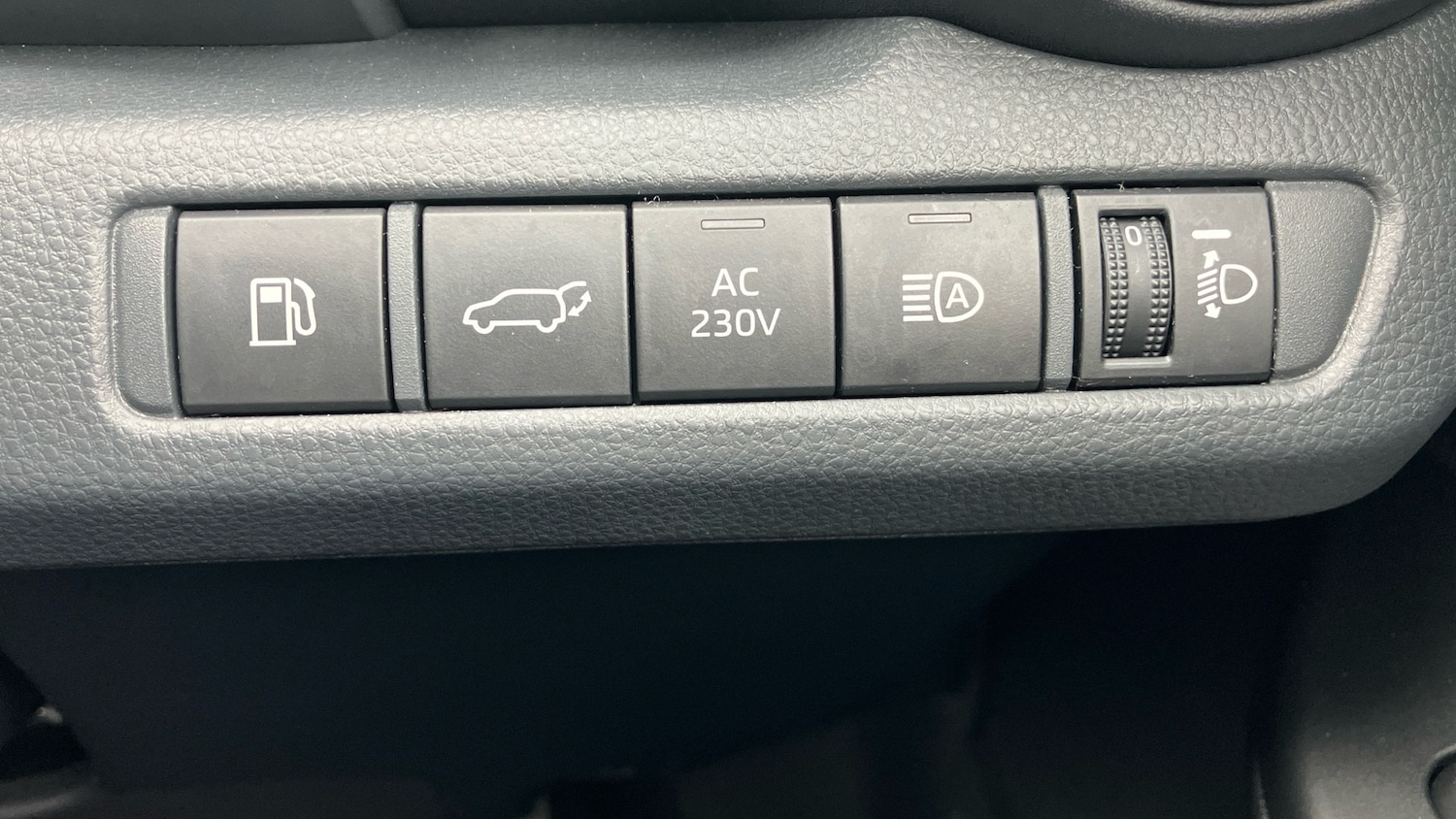 Used Toyota C-HR 2024 for sale - 76984628: Photo 30