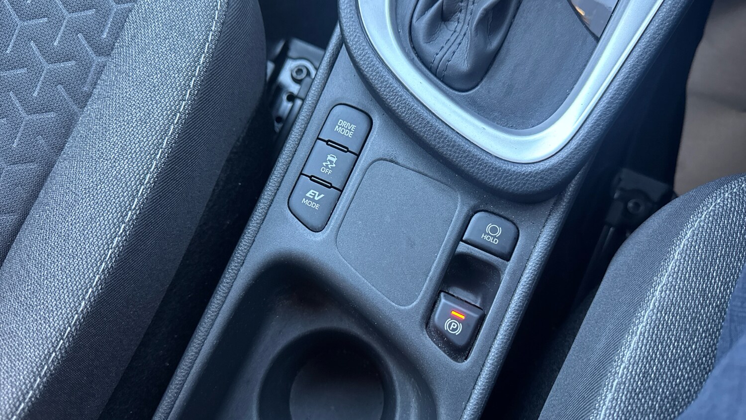 Used Toyota Yaris Cross 2024 for sale - 77404495: Photo 44