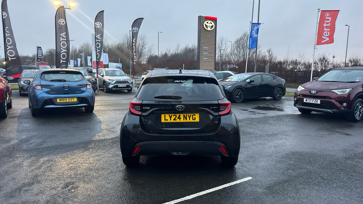 Used Toyota Yaris 2024 for sale - 77640017: Photo 19